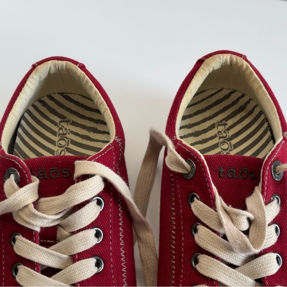Taos Star Sneakers STA-12844 Womens 8.5 Red Canvas Lace Up Low Top Comfort Shoes - Picture 15 of 16